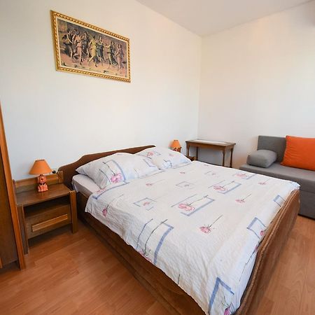 Apartment Toni Malinska Eksteriør billede